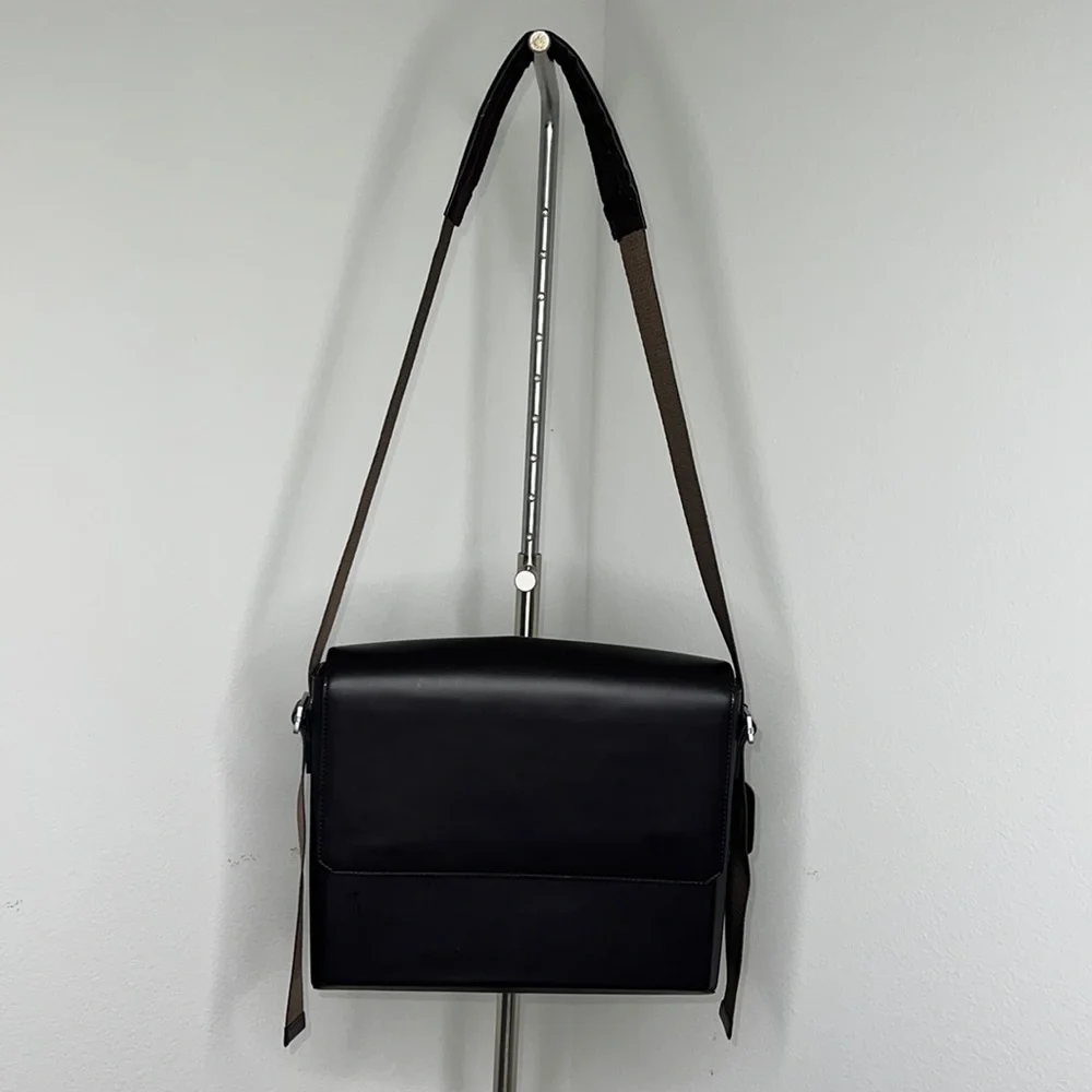 🔹 Paolo Iantorno Structured Messenger Bag
